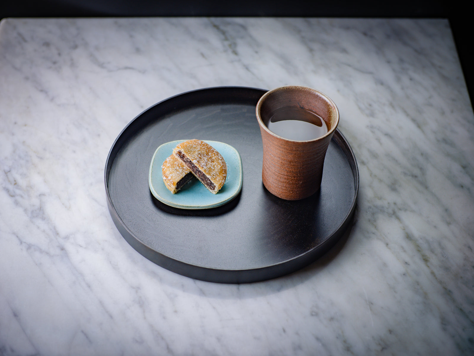 円形レイズトレイ Sサイズ 墨漆仕上げ | 森工芸 – MORIKOUGEI ONLINE STORE