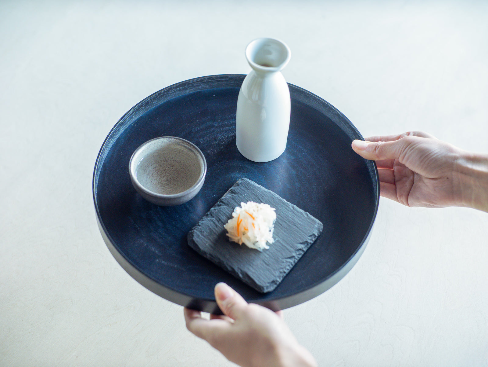 手作り藍染木製丸トレイ | 森工芸 – MORIKOUGEI ONLINE STORE