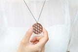 繊細な幾何学模様の木製ペンダント。POKE’s Accessoriesから愛情こめて作られたアクセサリー - MORIKOUGEI ONLINE STORE