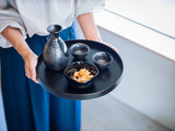突板を使用した墨漆トレイ。ホワイトシカモアと漆黒が調和し、木目を引き立てる。時間とともに変化する経年魅力。 - MORIKOUGEI ONLINE STORE
