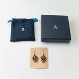 幾何学模様の木のイヤリング　R - CA - MORIKOUGEI ONLINE STORE