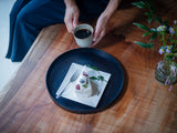 Rays Tray｜ラウンドS – 手仕事が描く放射模様の木製トレイ - MORIKOUGEI ONLINE STORE
