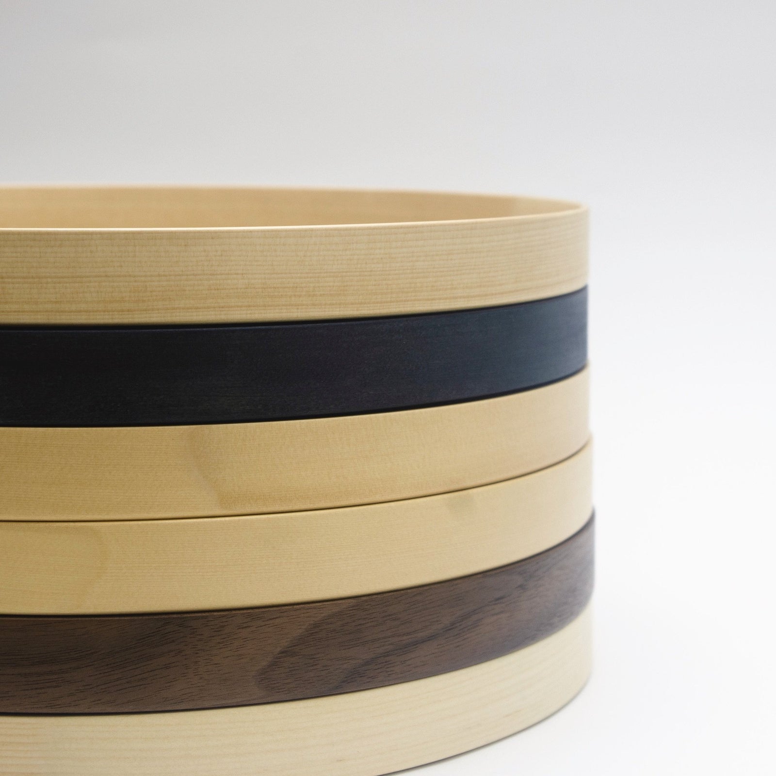 手作りホワイトシカモア材のラウンド木製トレイ (S) | 森工芸の高品質