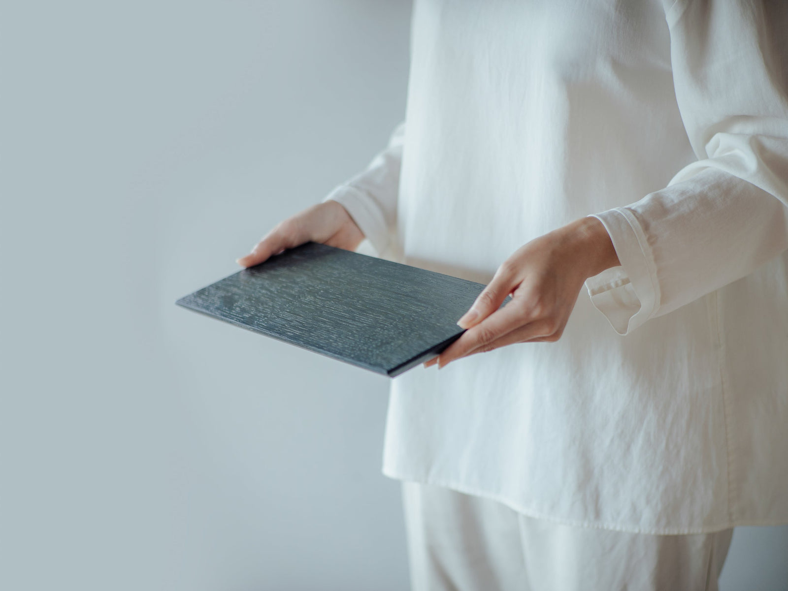 TSUKI-JIRI ウッドプレート フラットタイプ 藍染 | 森工芸 - 美しい