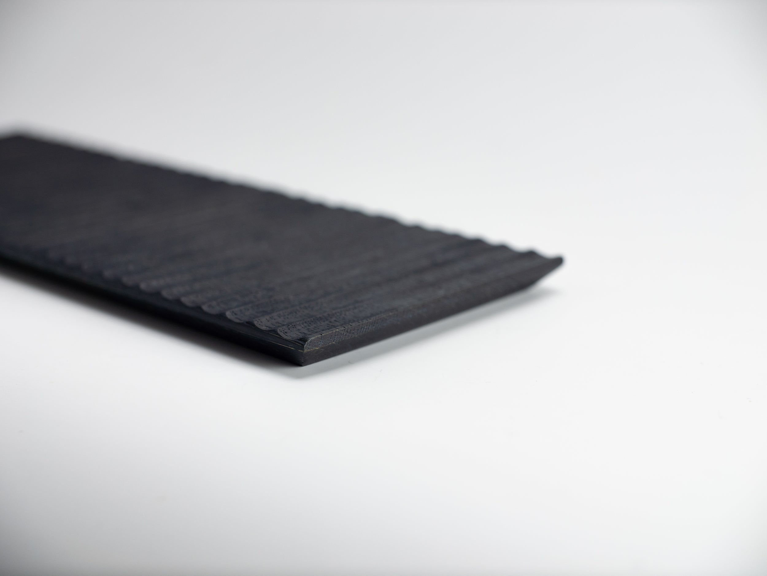 TSUKI-JIRI WOOD PLATE　ridged-indigo dyed　ツキジリウッドプレート　木彫＿藍染 - MORIKOUGEI ONLINE STORE