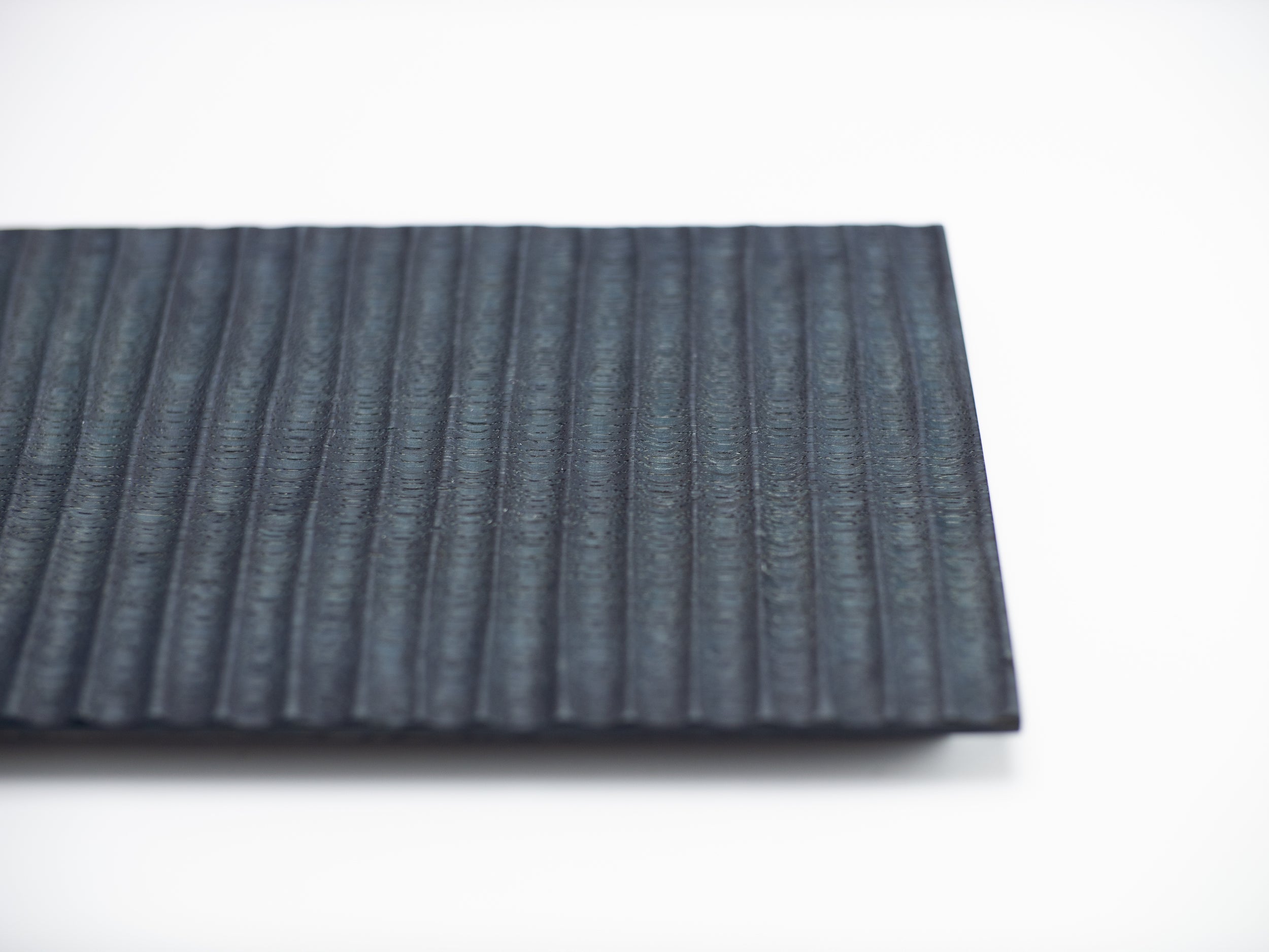 TSUKI-JIRI WOOD PLATE　ridged-indigo dyed　ツキジリウッドプレート　木彫＿藍染 - MORIKOUGEI ONLINE STORE